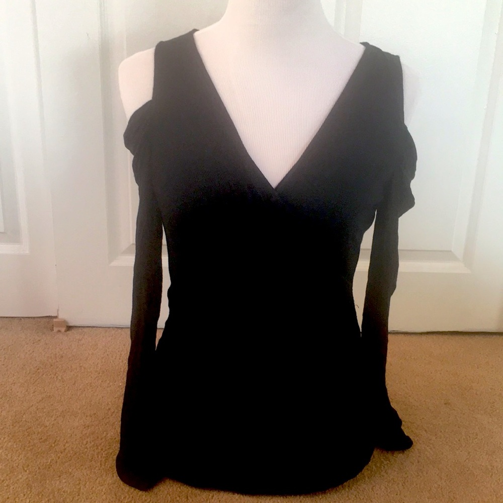 Nice Venus Cold Shoulder Top